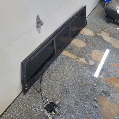2019 SIERRA150 OEM SLIDING BACK GLASS ON SHELF 29661 - image 10