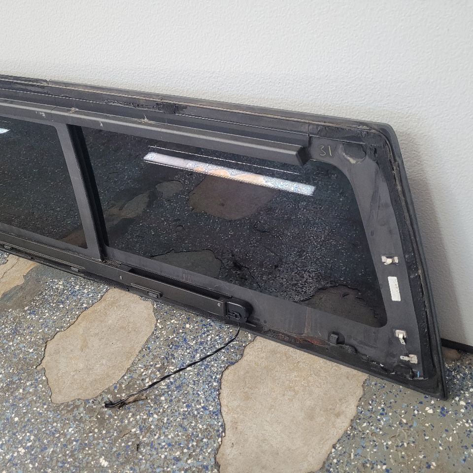 2019 SIERRA150 OEM SLIDING BACK GLASS ON SHELF 29661 - image 13