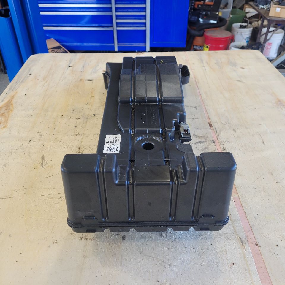 2019 SIERRA150 OEM CONSOLE SUBWOOFER & ENCLOSURE 29662 - image 4
