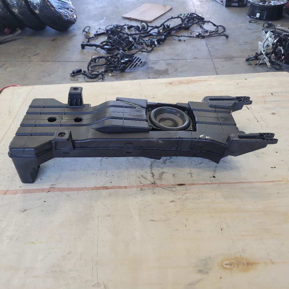 2019 SIERRA150 OEM CONSOLE SUBWOOFER & ENCLOSURE 29662 - image 7
