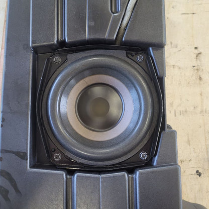 2019 SIERRA150 OEM CONSOLE SUBWOOFER & ENCLOSURE 29662 - image 9