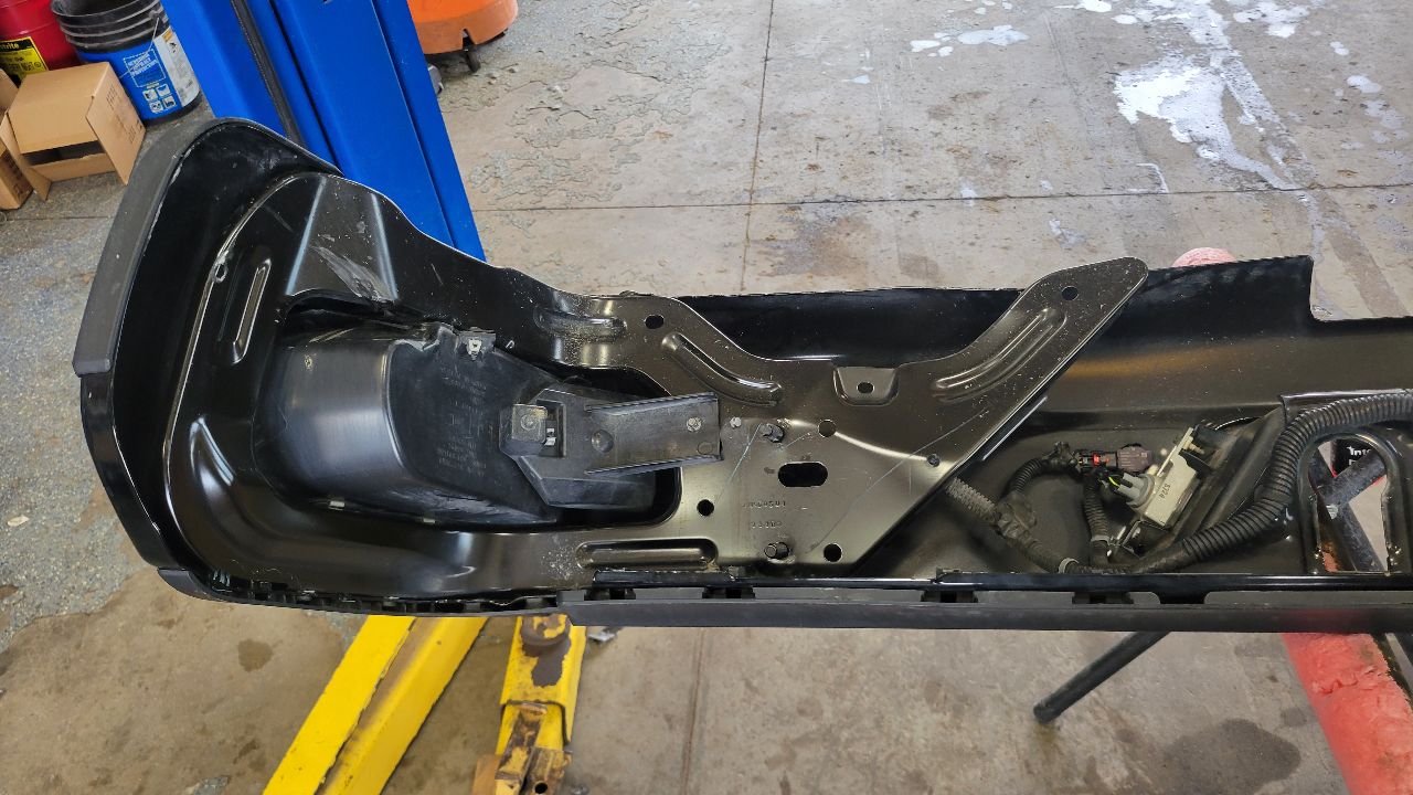 2024 SIERRA BLACK GBA 2 1CC DENTS ON BOTTOM EDGE 29724 - image 1