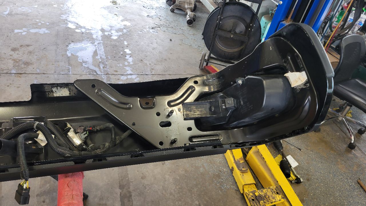 2024 SIERRA BLACK GBA 2 1CC DENTS ON BOTTOM EDGE 29724 - image 3