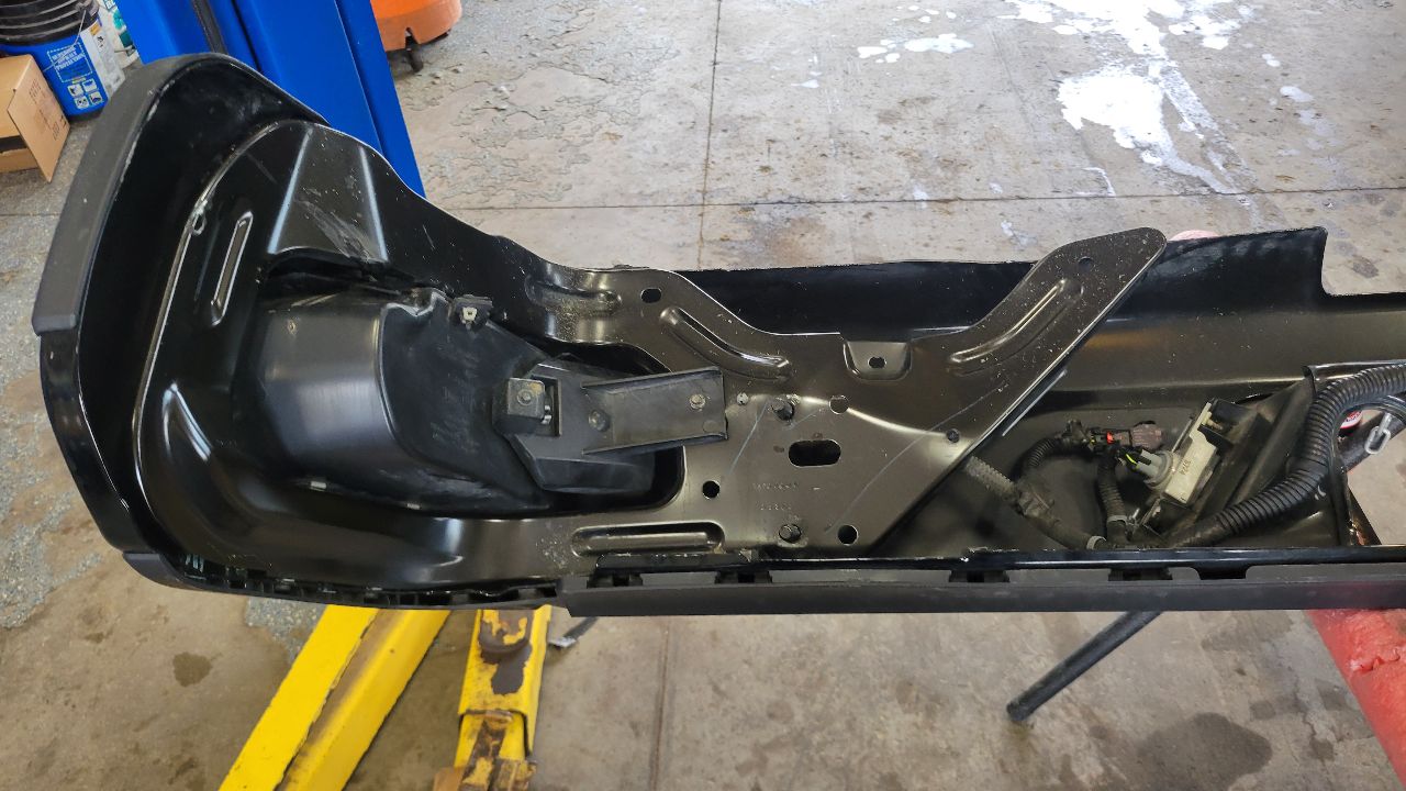 2024 SIERRA BLACK GBA 2 1CC DENTS ON BOTTOM EDGE 29724 - image 6