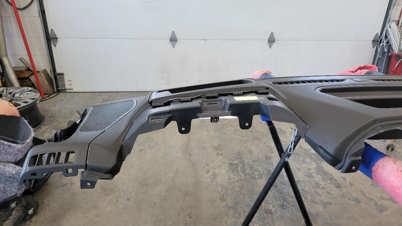 2019 SIERRA150 UPPER DASH PANEL W/RH BAG BLACK 29763 - image 7