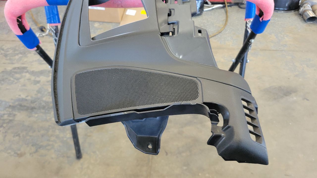 2019 SIERRA150 UPPER DASH PANEL W/RH BAG BLACK 29763 - image 8