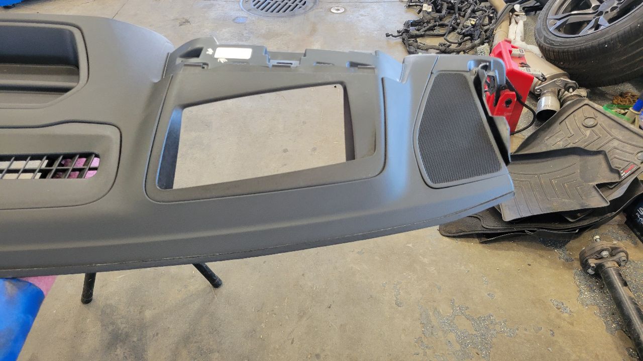 2019 SIERRA150 UPPER DASH PANEL W/RH BAG BLACK 29763 - image 9