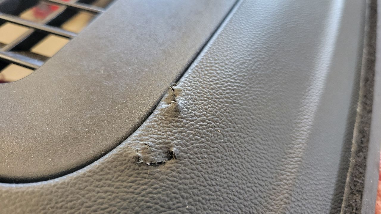 2019 SIERRA150 UPPER DASH PANEL W/RH BAG BLACK 29763 - image 12