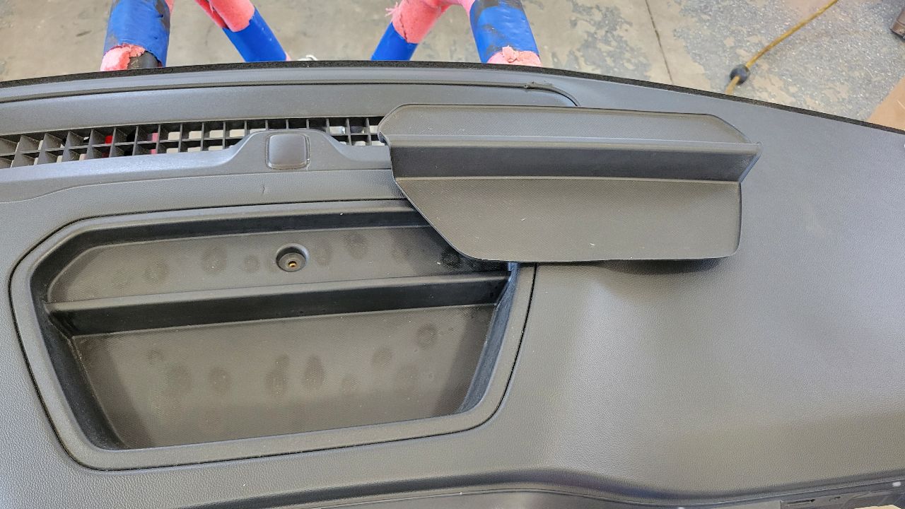 2019 SIERRA150 UPPER DASH PANEL W/RH BAG BLACK 29763 - image 15
