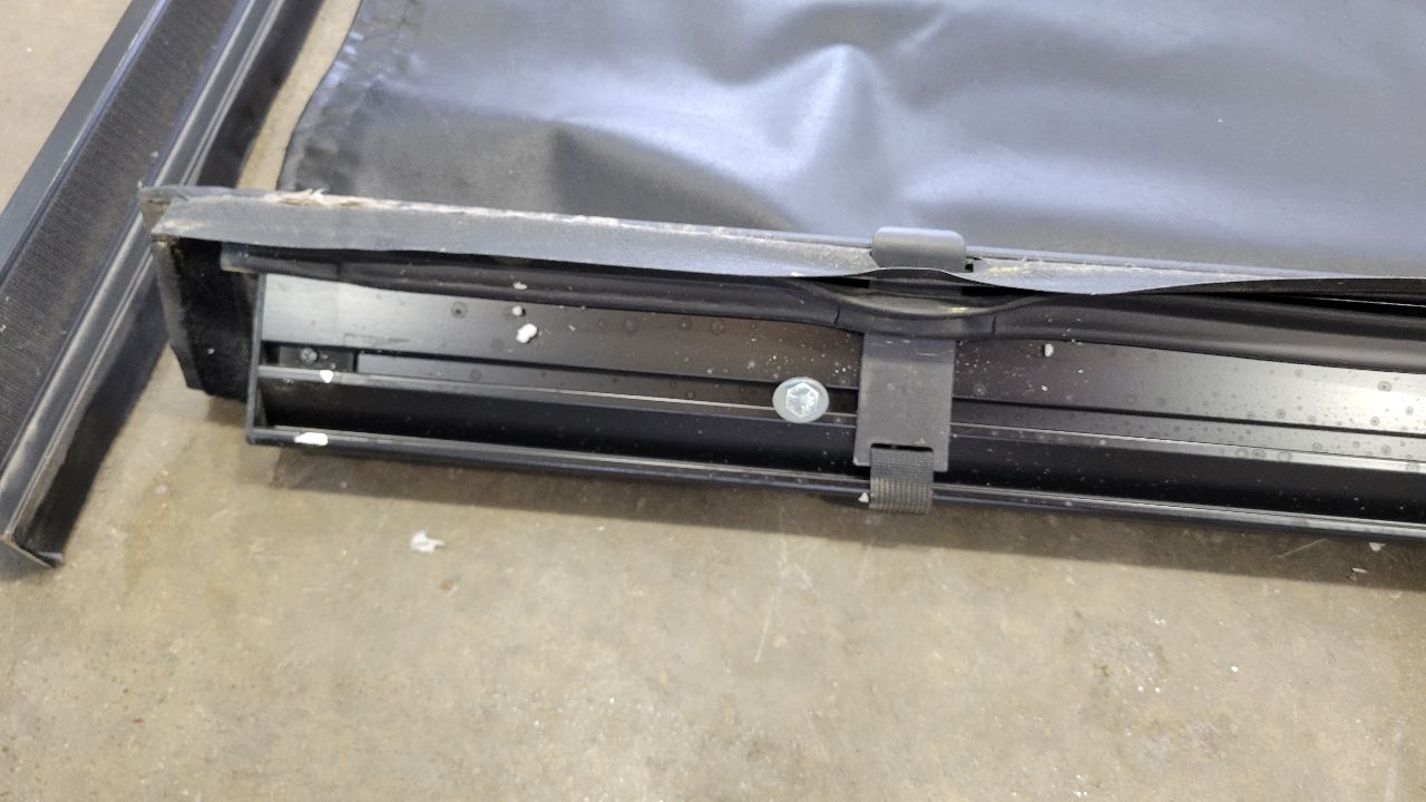 2019 SIERRA150 ACCESS TONNEAU COVER ROLL UP 5'9" 29765 - image 8