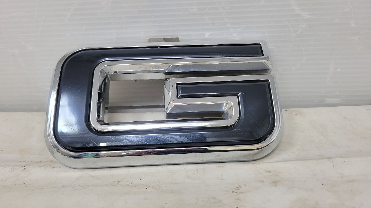 2023 SIERDEN15 "G" FROM GMC FRONT GRILLE EMBLEM 29767 - image 2