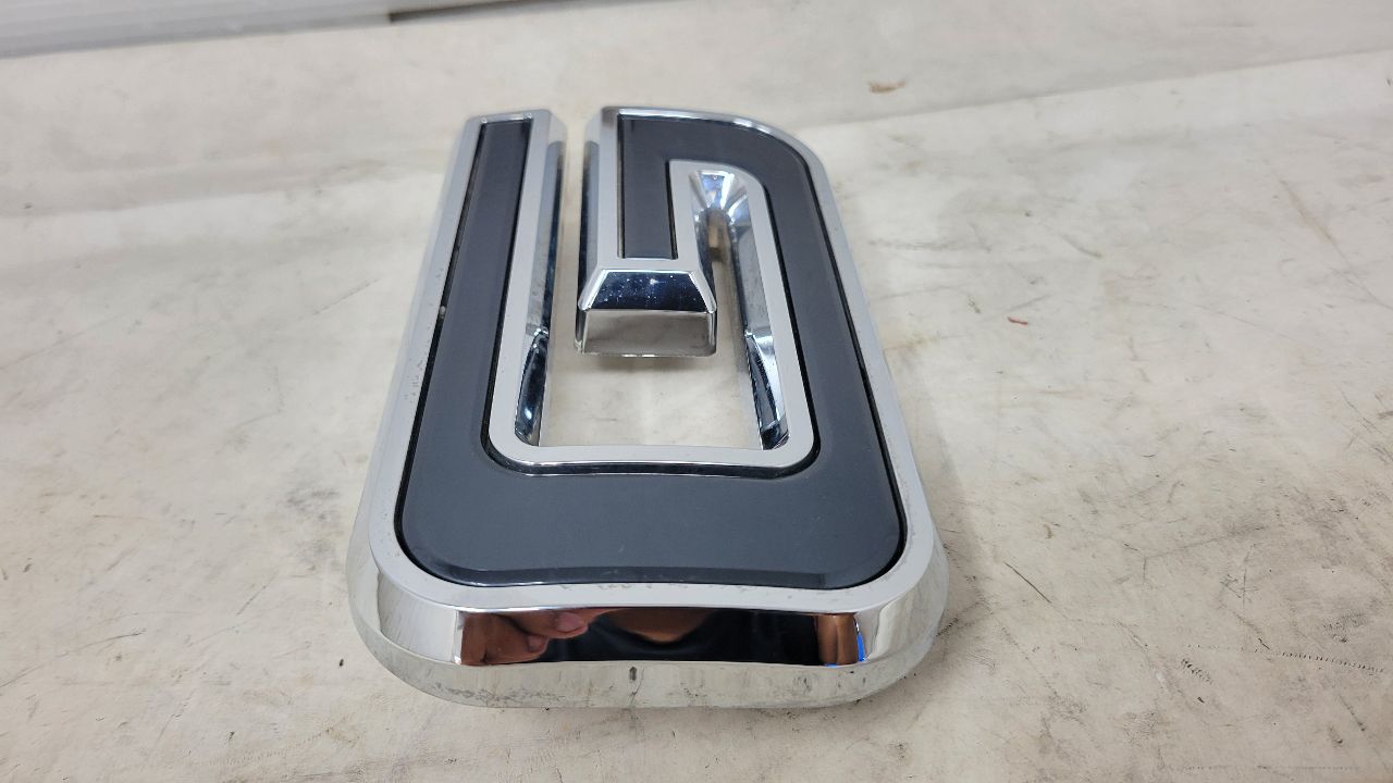 2023 SIERDEN15 "G" FROM GMC FRONT GRILLE EMBLEM 29767 - image 3