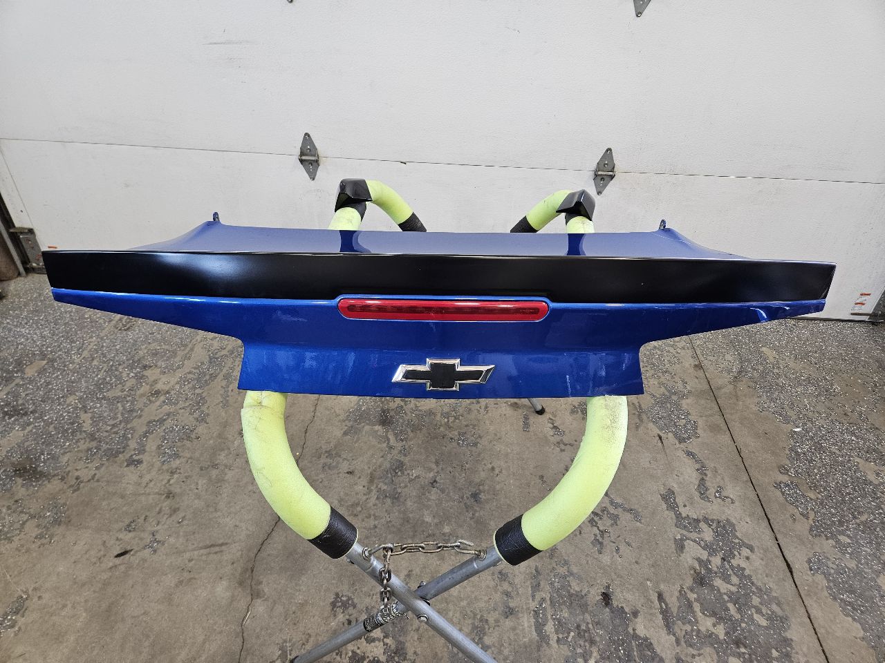 2018 CAMARO DECKLID W/1LE SPOILER BLUE SMALLDENT 29771 - image 1