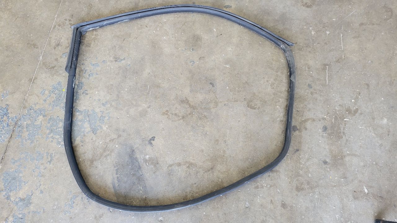 2018 CAMARO RH PASSENGER DOOR WEATHERSTRIPPING 29791 - image 1