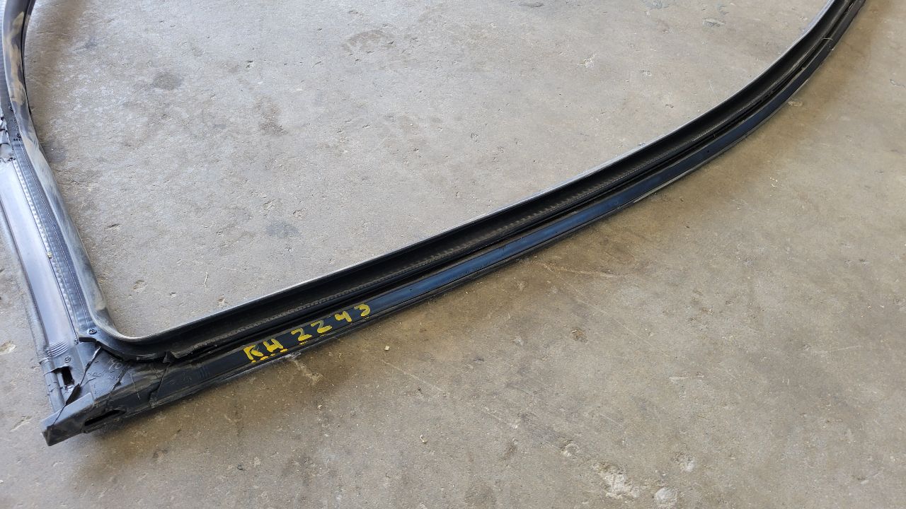 2018 CAMARO RH PASSENGER DOOR WEATHERSTRIPPING 29791 - image 11