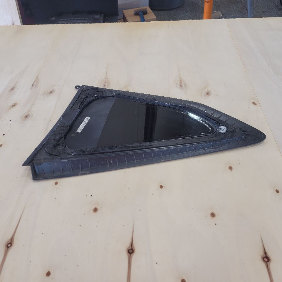2018 CAMARO RH PASSENGER QUARTER GLASS COUPE 29799 - image 5