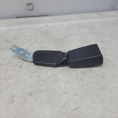 2018 CAMARO REAR SEAT BELT BUCKLE FITS LH OR RH 29851 - image 2