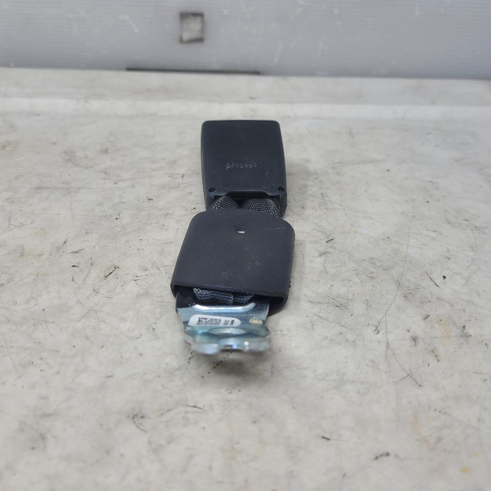 2018 CAMARO REAR SEAT BELT BUCKLE FITS LH OR RH 29851 - image 3