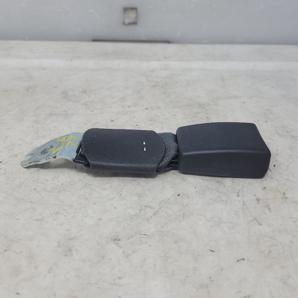 2018 CAMARO REAR SEAT BELT BUCKLE FITS LH OR RH 29851 - image 6