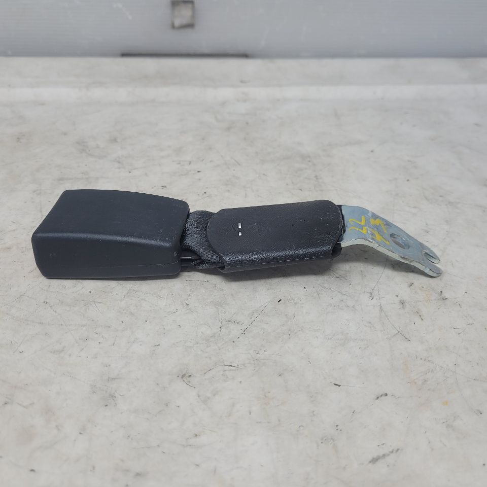 2018 CAMARO REAR SEAT BELT BUCKLE FITS LH OR RH 29851 - image 8