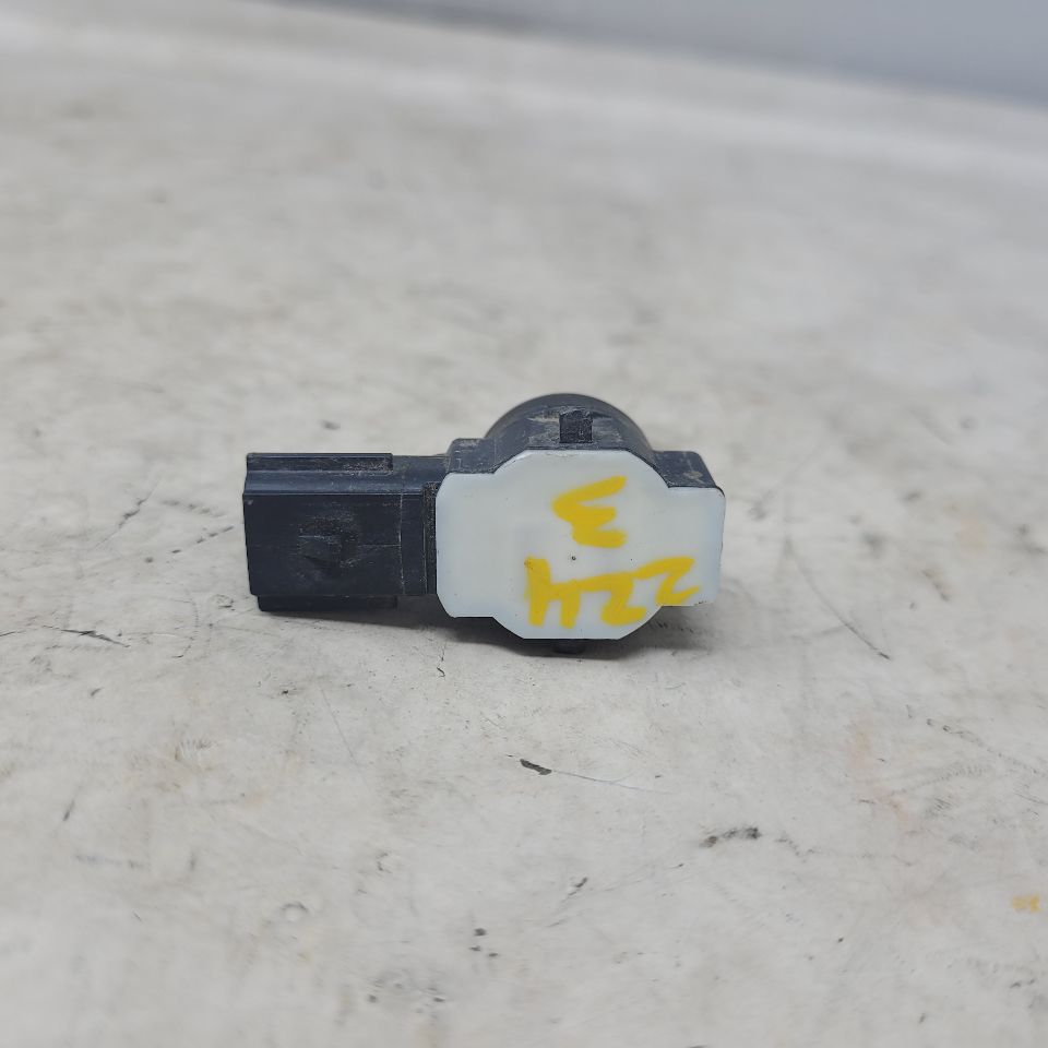 2018 CAMARO OEM PARK SENSOR HYPER BLUE 23262165 29855 - image 6