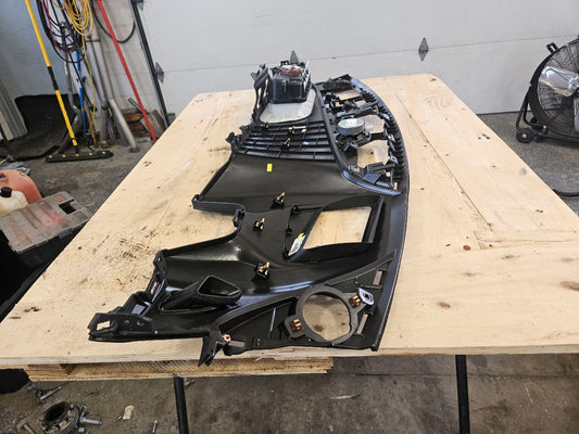 2018 CAMARO UPPER DASH W/HUD CUTOUT & RH BAG 29863 - image 1