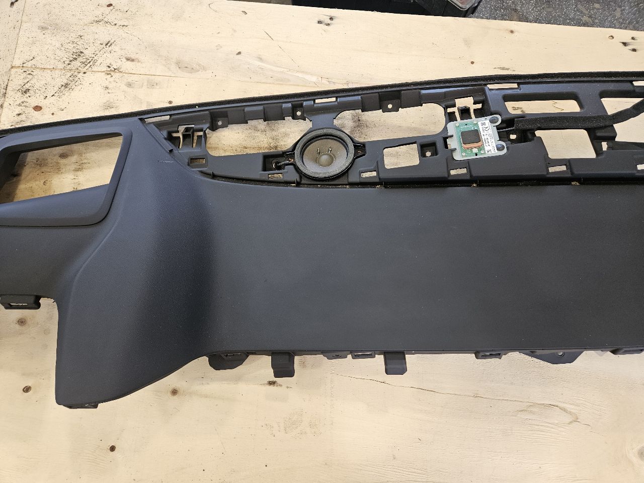 2018 CAMARO UPPER DASH W/HUD CUTOUT & RH BAG 29863 - image 12