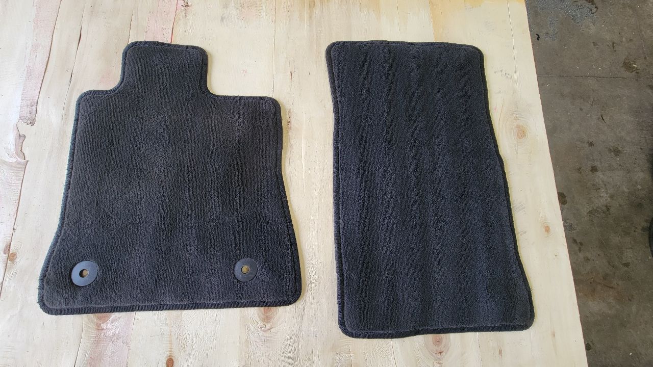 2018 CAMARO OEM FRONT BLACK CARPET FLOOR MATS 29867 - image 1