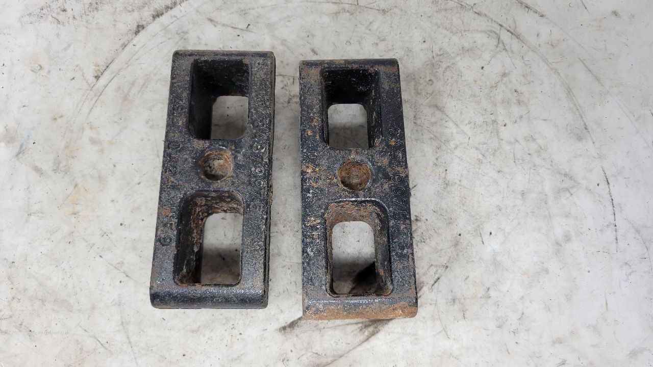 2022 SILVRDO15 OEM 2" LEAF SPRING BLOCKS AT4 PAIR 29923 - image 1