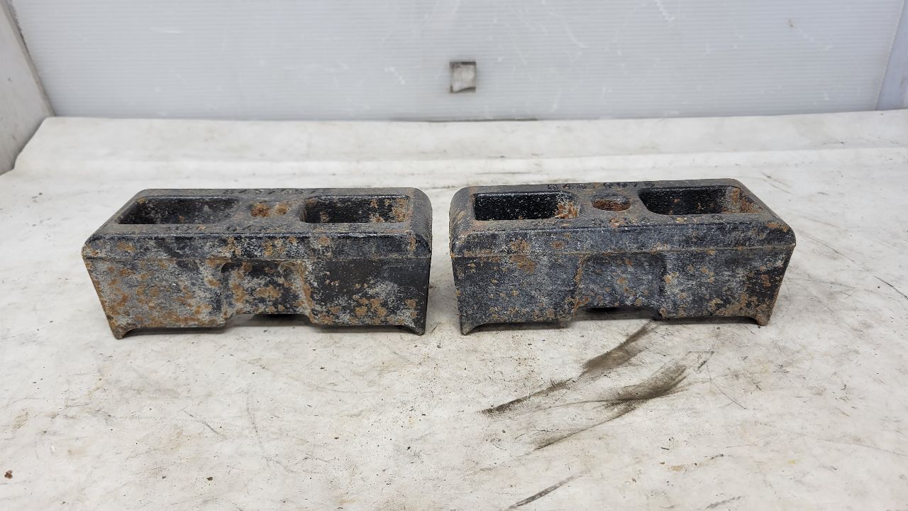 2022 SILVRDO15 OEM 2" LEAF SPRING BLOCKS AT4 PAIR 29923 - image 3