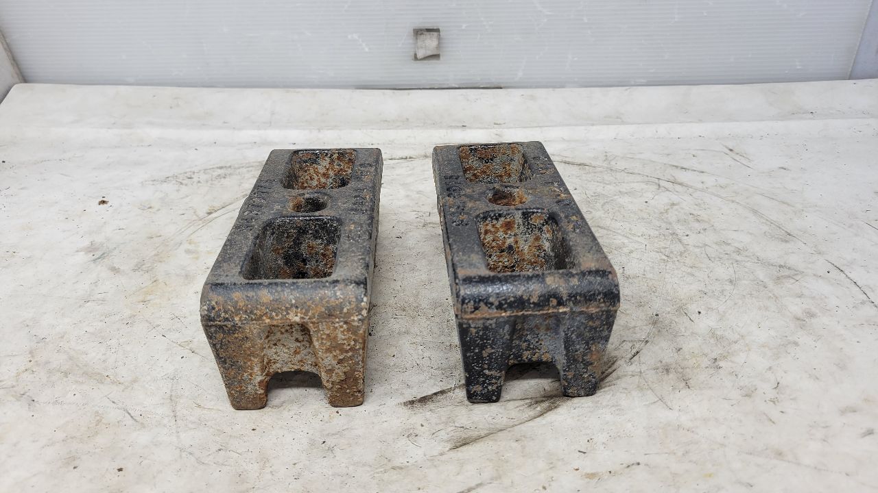 2022 SILVRDO15 OEM 2" LEAF SPRING BLOCKS AT4 PAIR 29923 - image 4