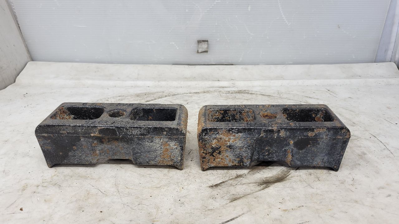 2022 SILVRDO15 OEM 2" LEAF SPRING BLOCKS AT4 PAIR 29923 - image 5