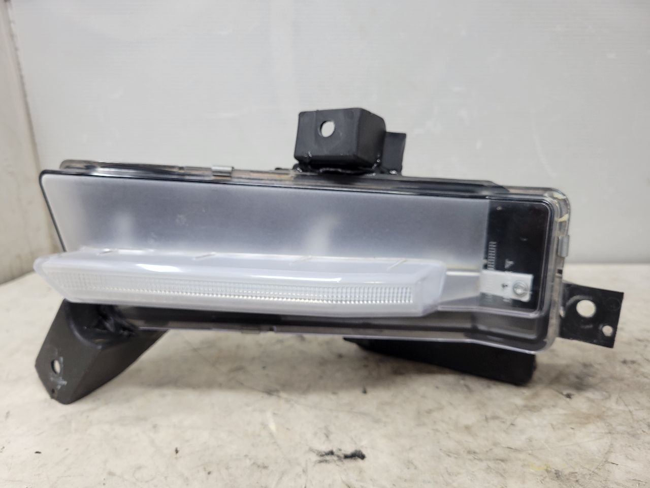 2018 CAMARO LH DAYTIME RUNNING LAMP DRL 84221957 29926 - image 1
