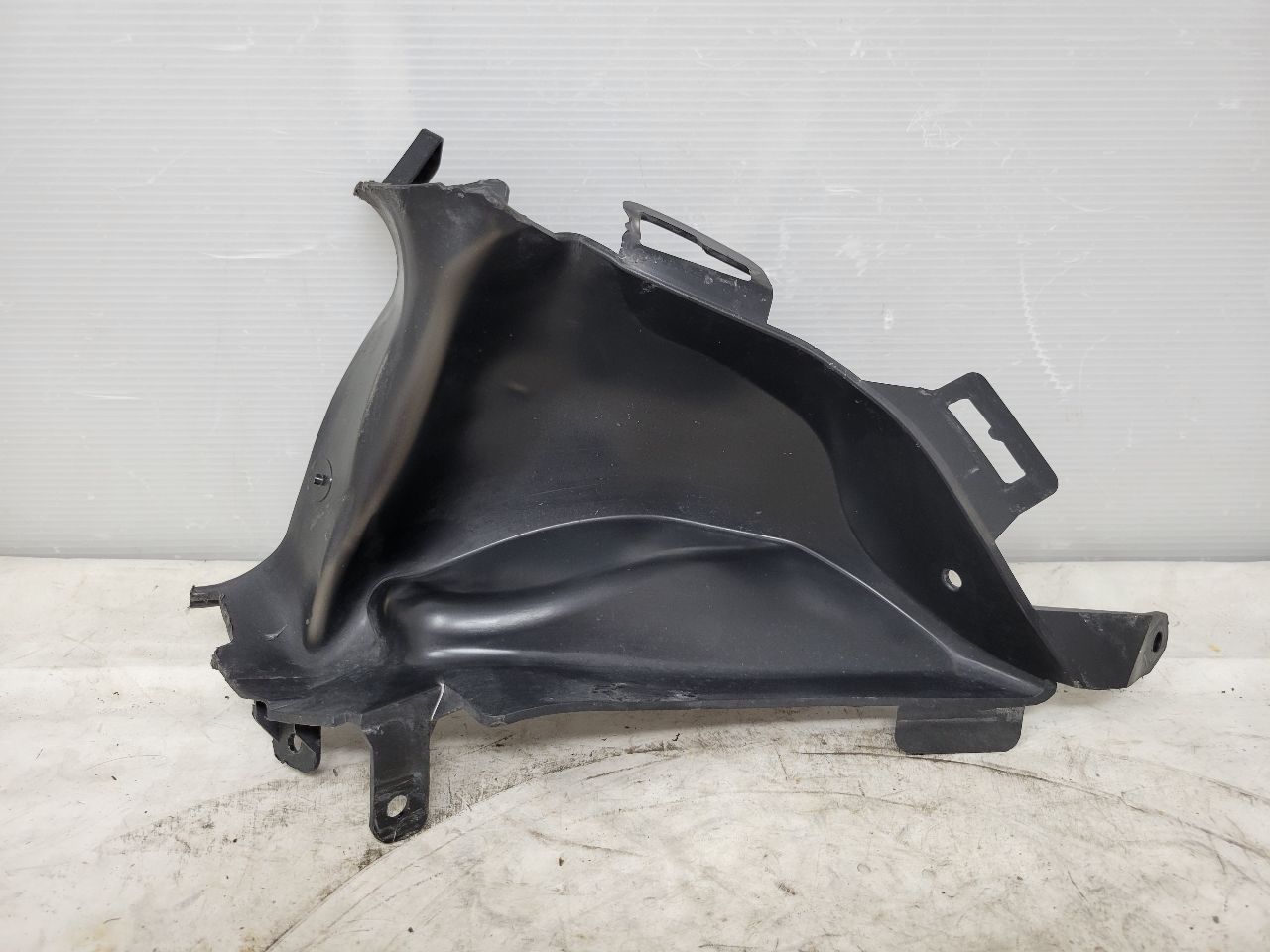 2018 CAMARO LH FRONT BUMPER COVER AIR DUCT 29931 - image 1