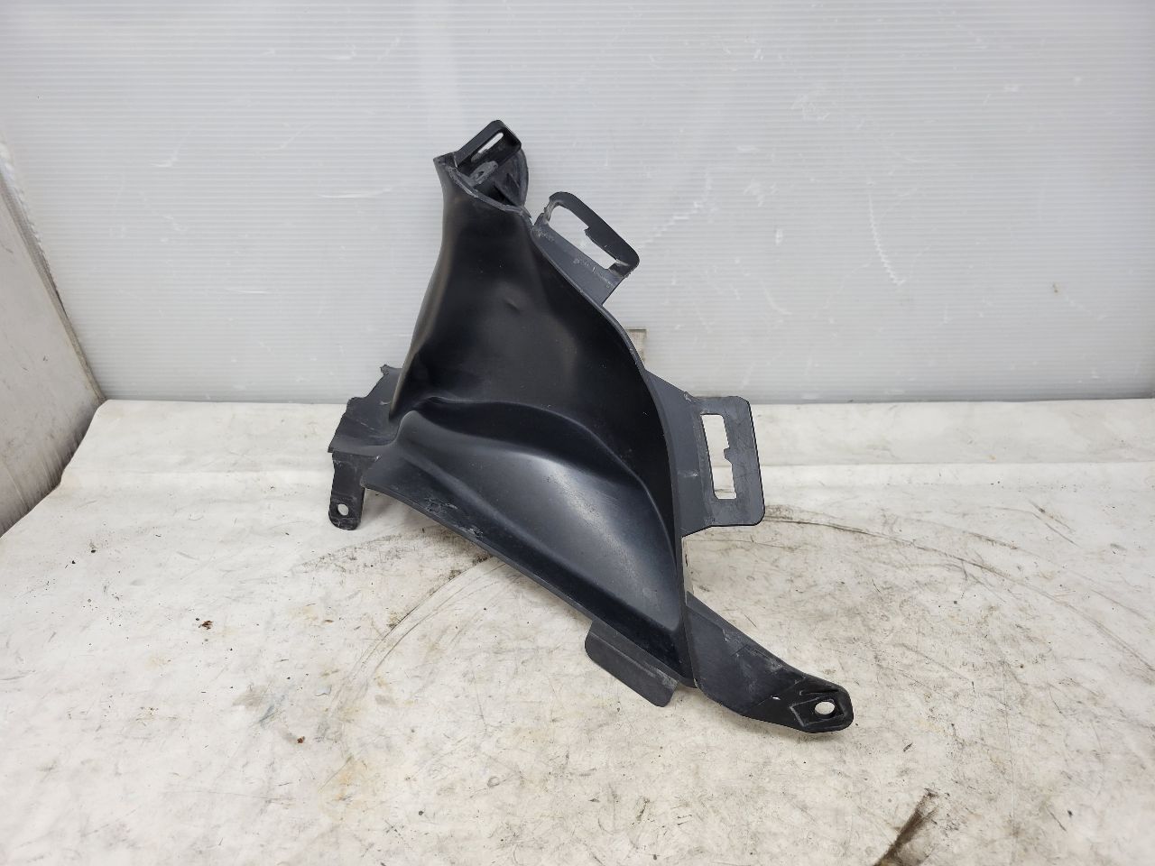 2018 CAMARO LH FRONT BUMPER COVER AIR DUCT 29931 - image 2