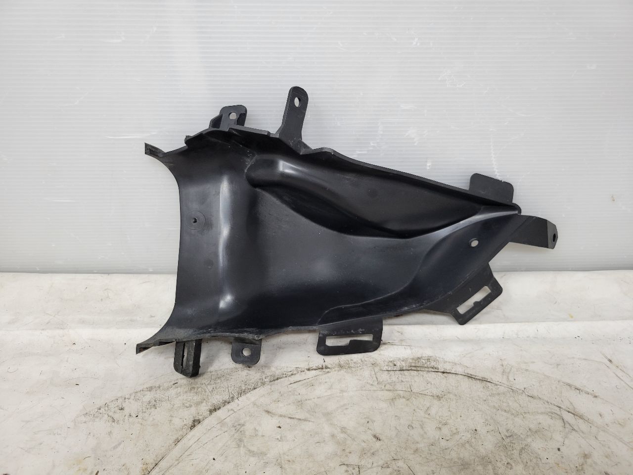 2018 CAMARO RH FRONT BUMPER COVER AIR DUCT 29932 - image 1