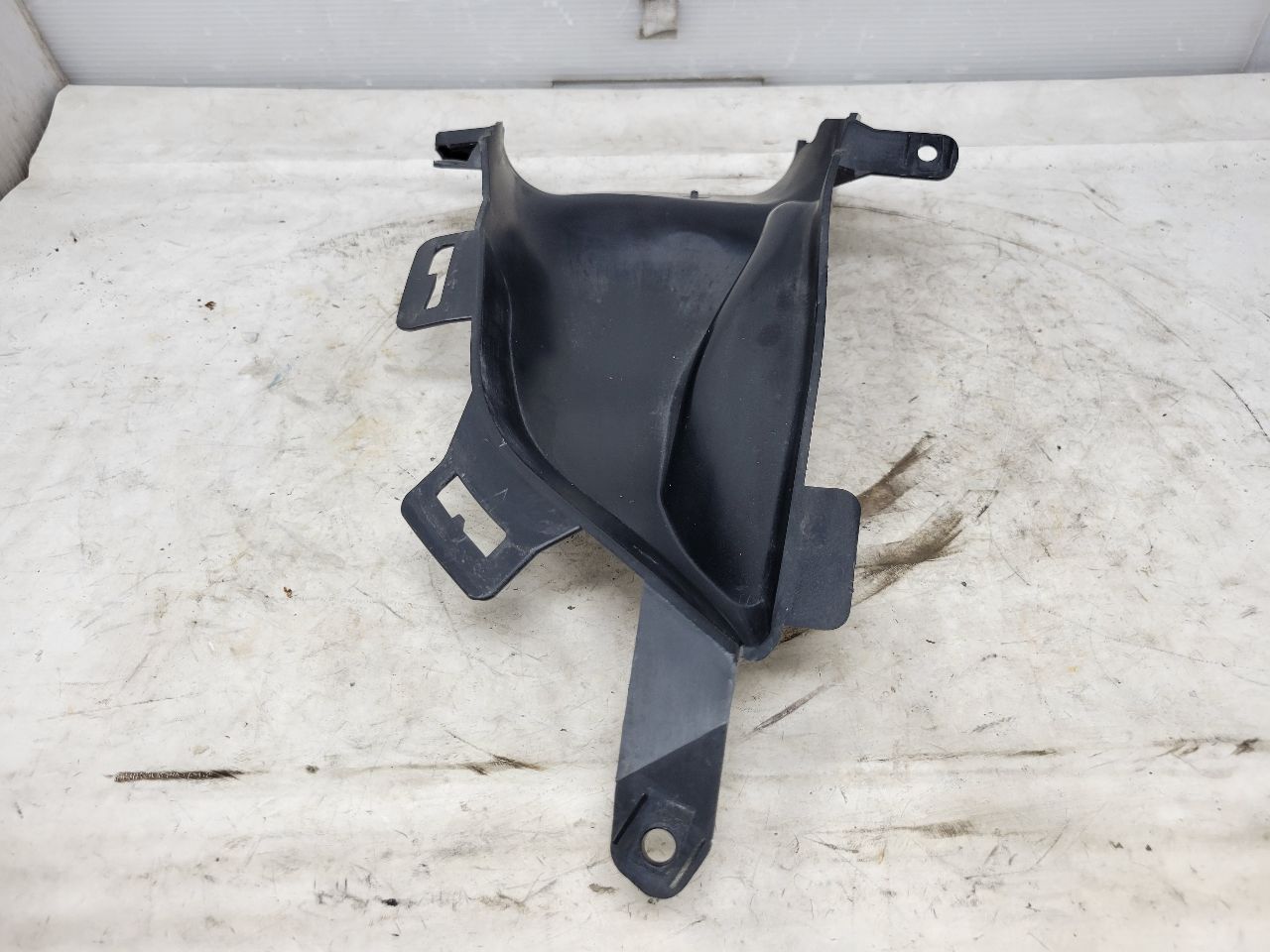 2018 CAMARO RH FRONT BUMPER COVER AIR DUCT 29932 - image 4