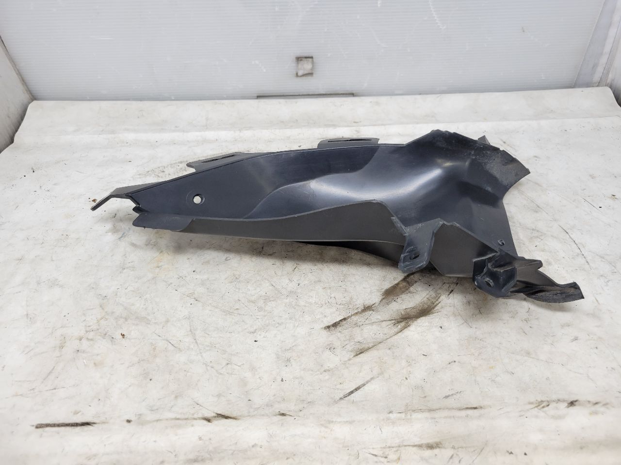 2018 CAMARO RH FRONT BUMPER COVER AIR DUCT 29932 - image 6