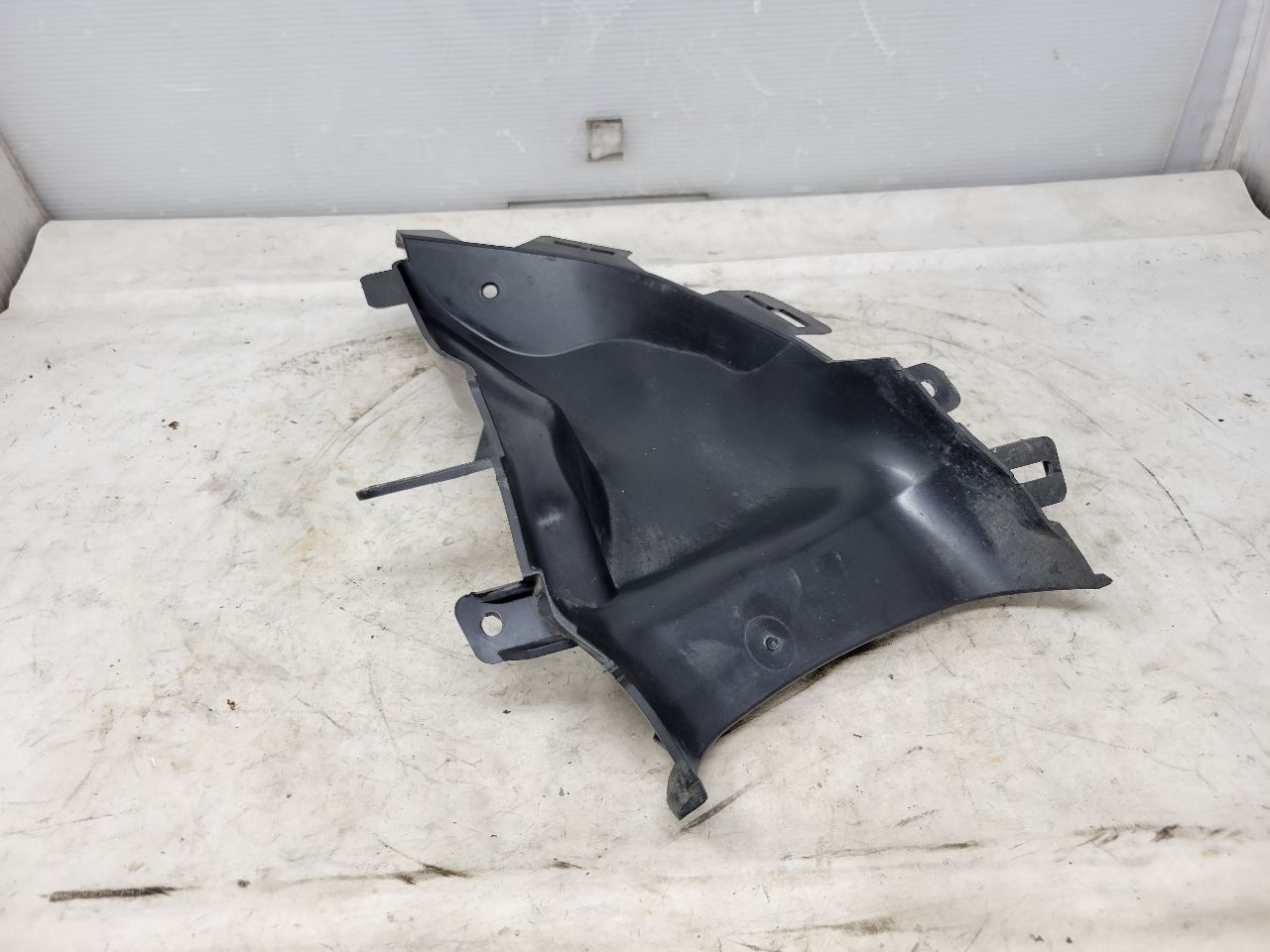 2018 CAMARO RH FRONT BUMPER COVER AIR DUCT 29932 - image 7