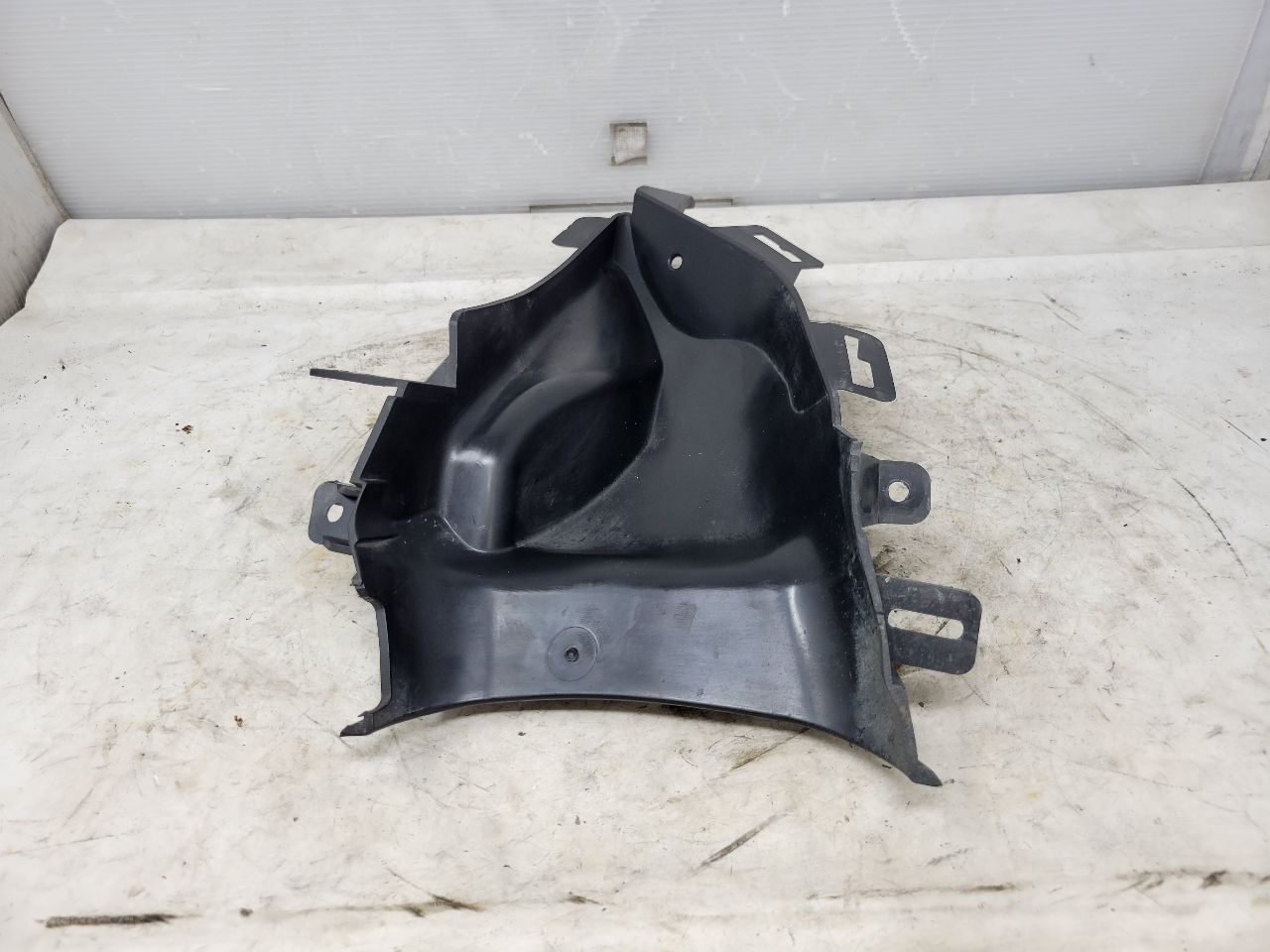 2018 CAMARO RH FRONT BUMPER COVER AIR DUCT 29932 - image 8