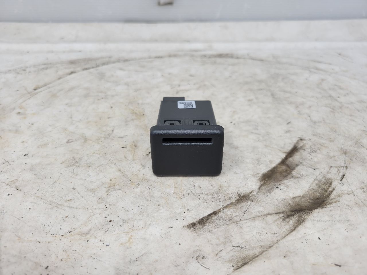 2018 CAMARO MEMORY CARD RECEPTACLE READER 29937 - image 1