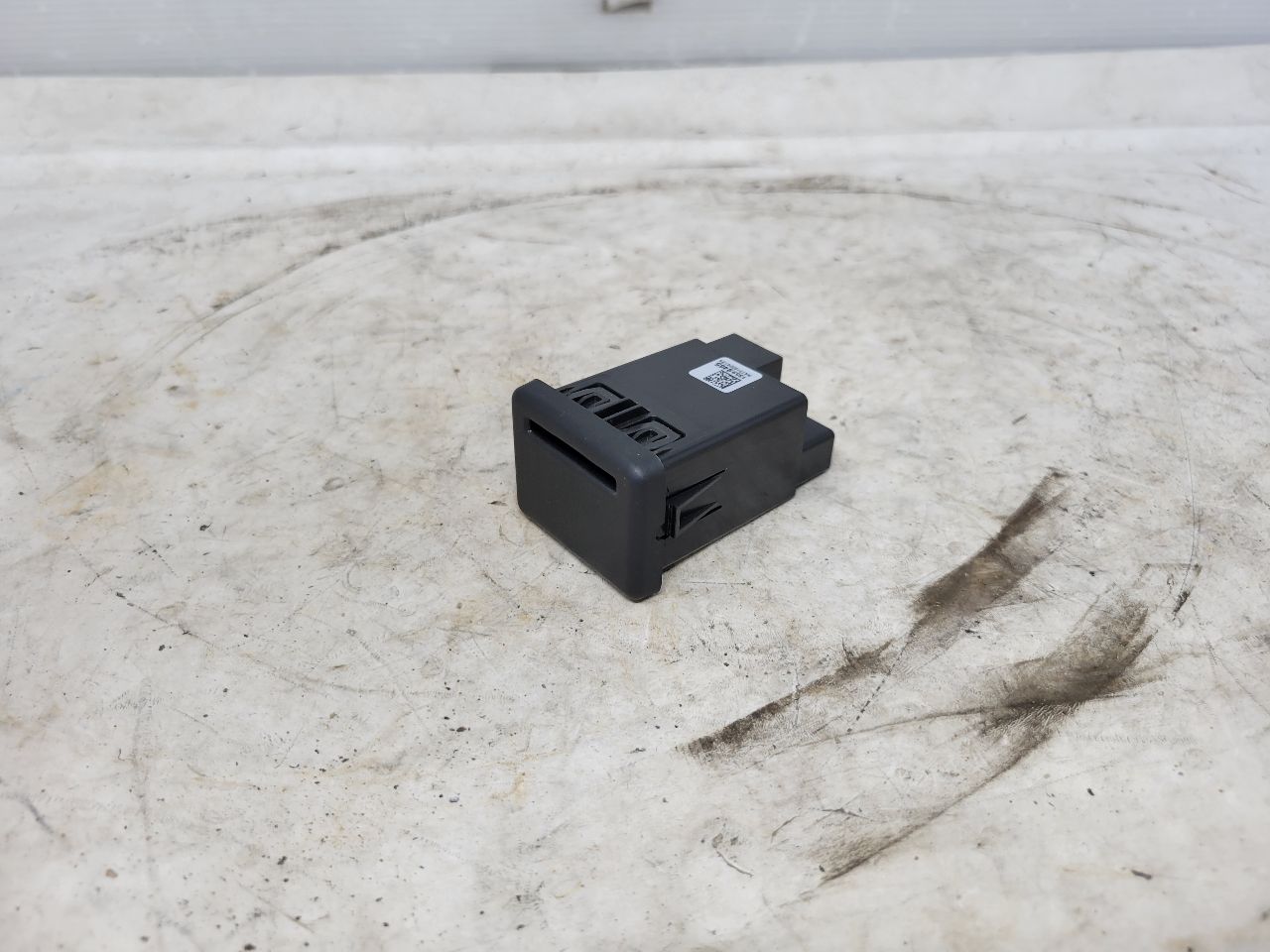 2018 CAMARO MEMORY CARD RECEPTACLE READER 29937 - image 2