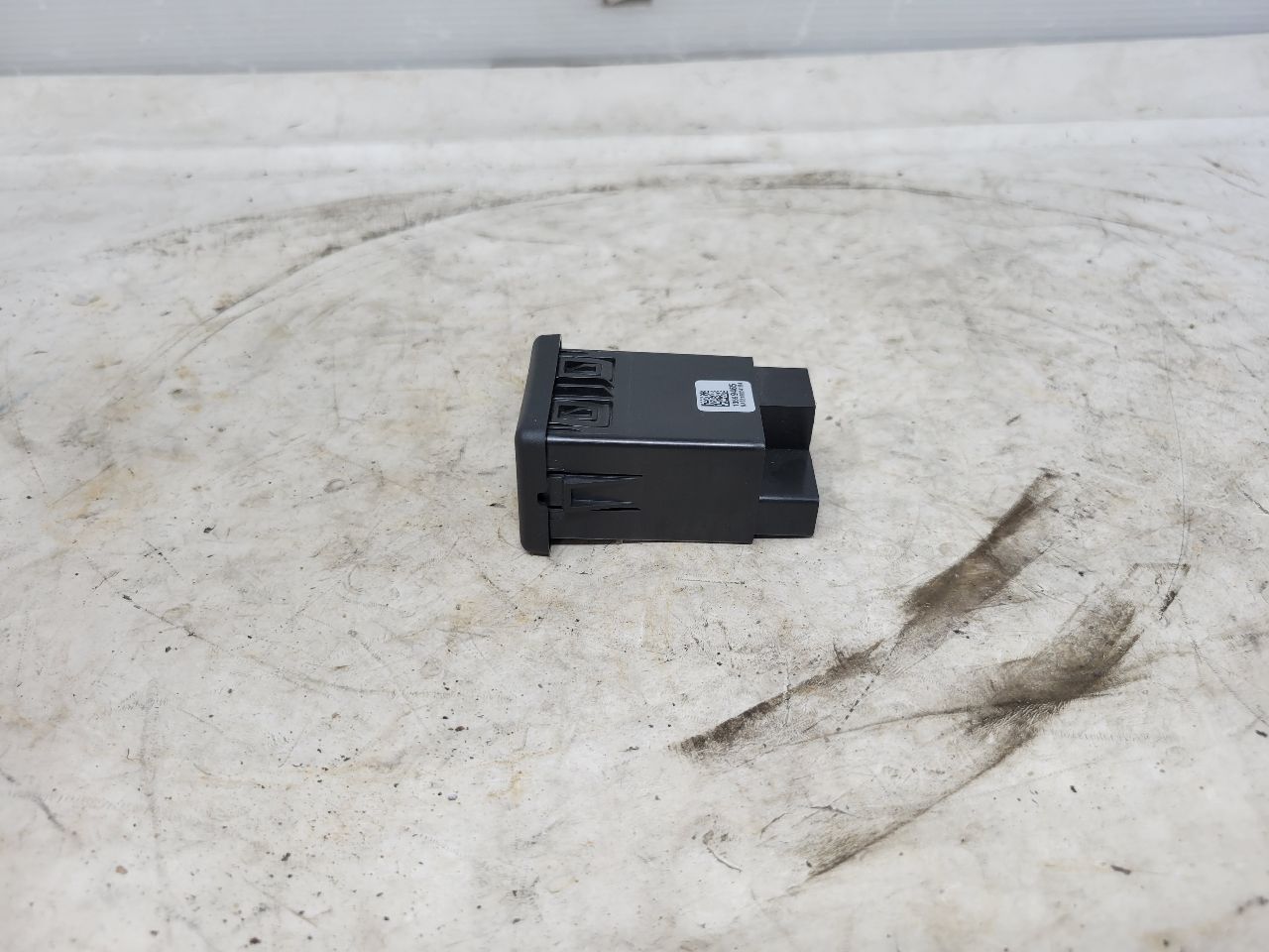 2018 CAMARO MEMORY CARD RECEPTACLE READER 29937 - image 3