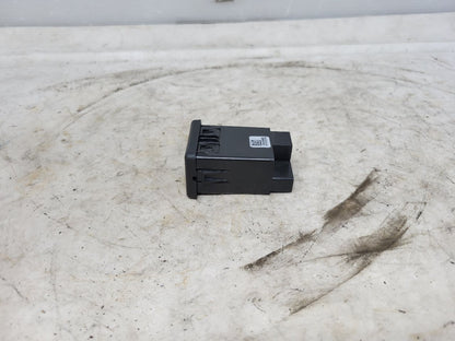 2018 CAMARO MEMORY CARD RECEPTACLE READER 29937 - image 3