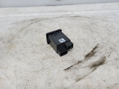 2018 CAMARO MEMORY CARD RECEPTACLE READER 29937 - image 4