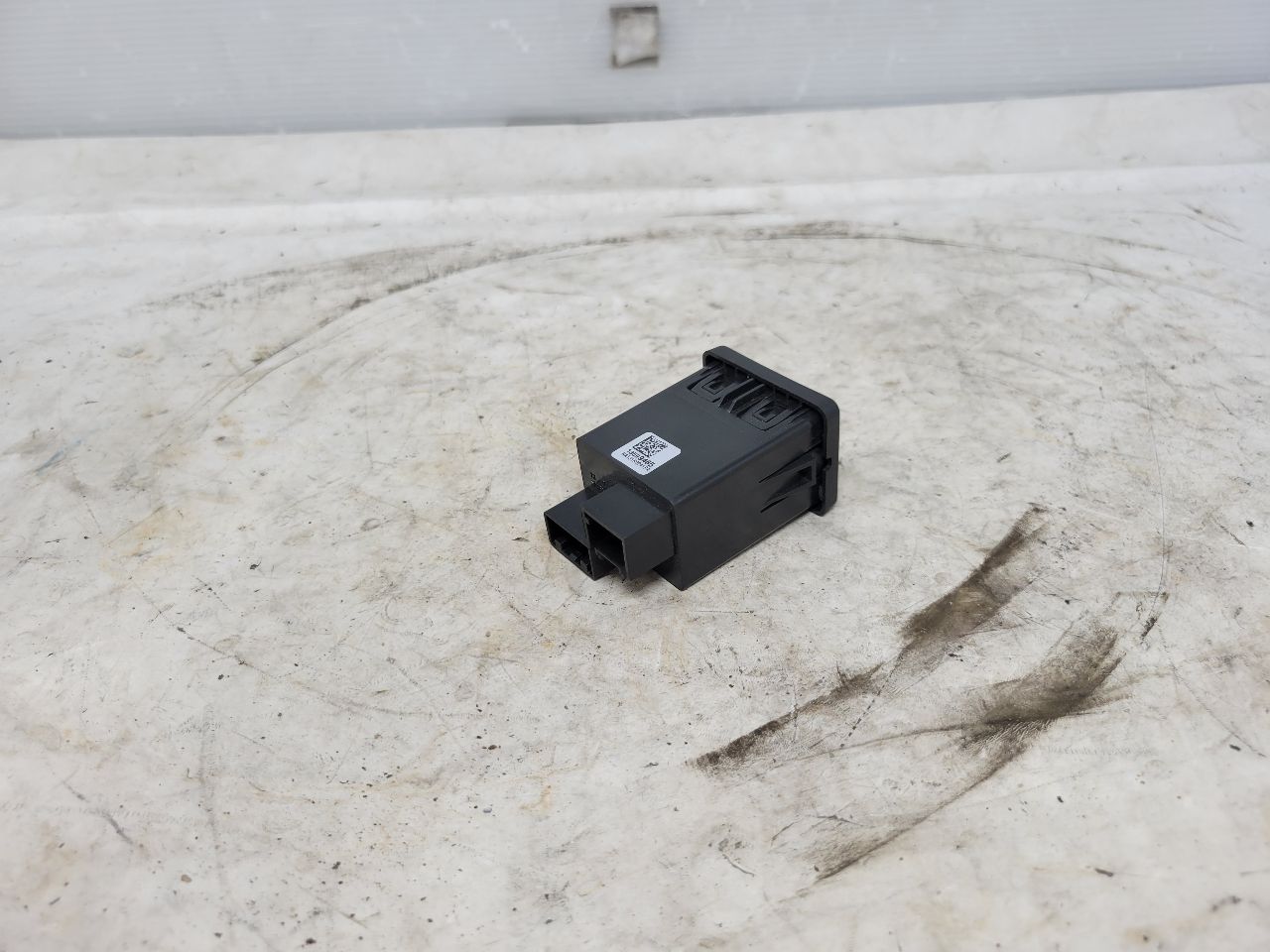 2018 CAMARO MEMORY CARD RECEPTACLE READER 29937 - image 6