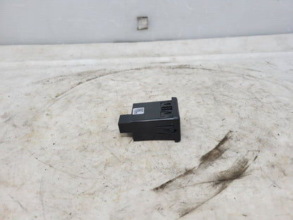 2018 CAMARO MEMORY CARD RECEPTACLE READER 29937 - image 7