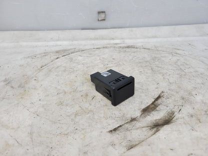 2018 CAMARO MEMORY CARD RECEPTACLE READER 29937 - image 8