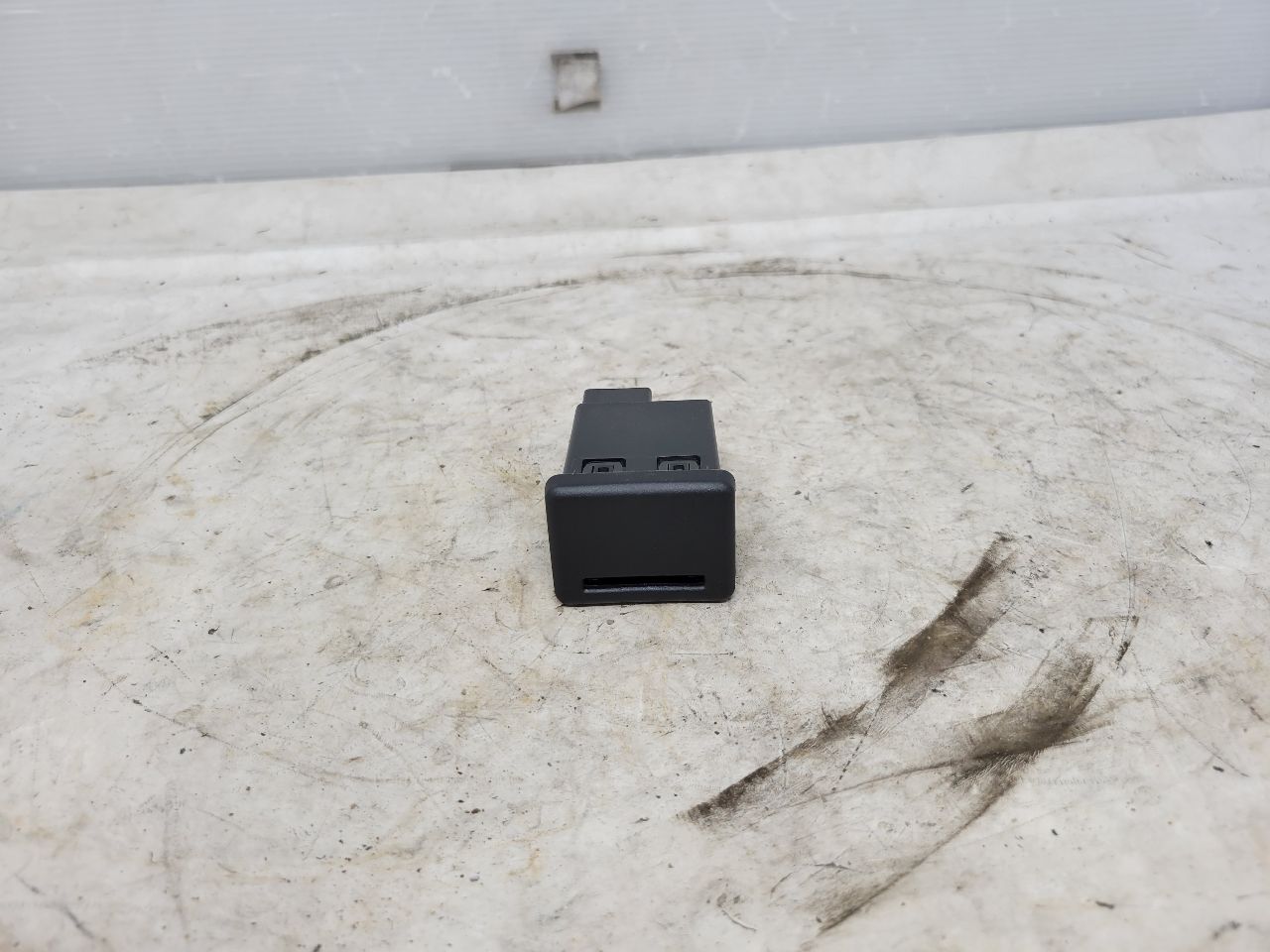2018 CAMARO MEMORY CARD RECEPTACLE READER 29937 - image 9