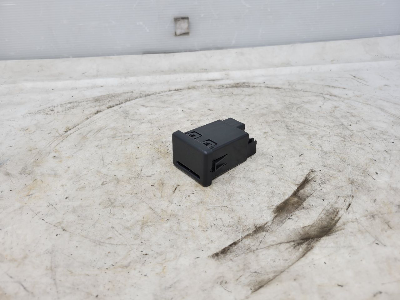 2018 CAMARO MEMORY CARD RECEPTACLE READER 29937 - image 10